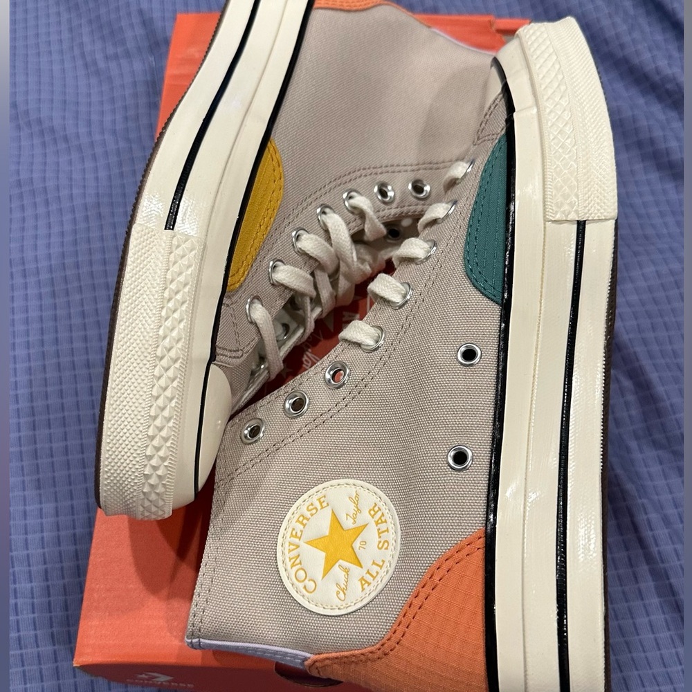 Converse High-Top Sneakers with Colorful Accents - Picture 2 of 6